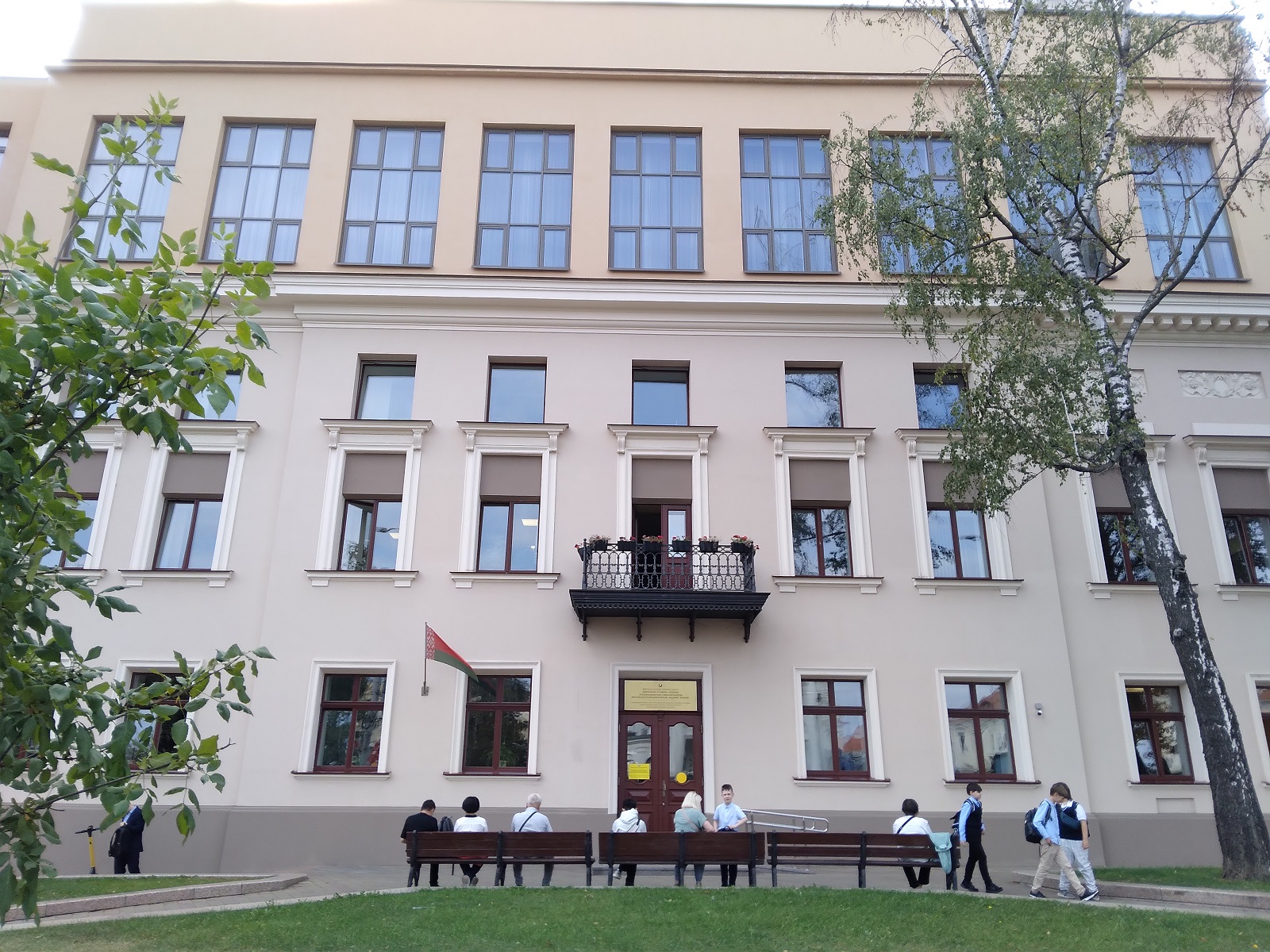 11-Фасад здания школы иезуитов после ремонта 2010-2020 годов.jpg