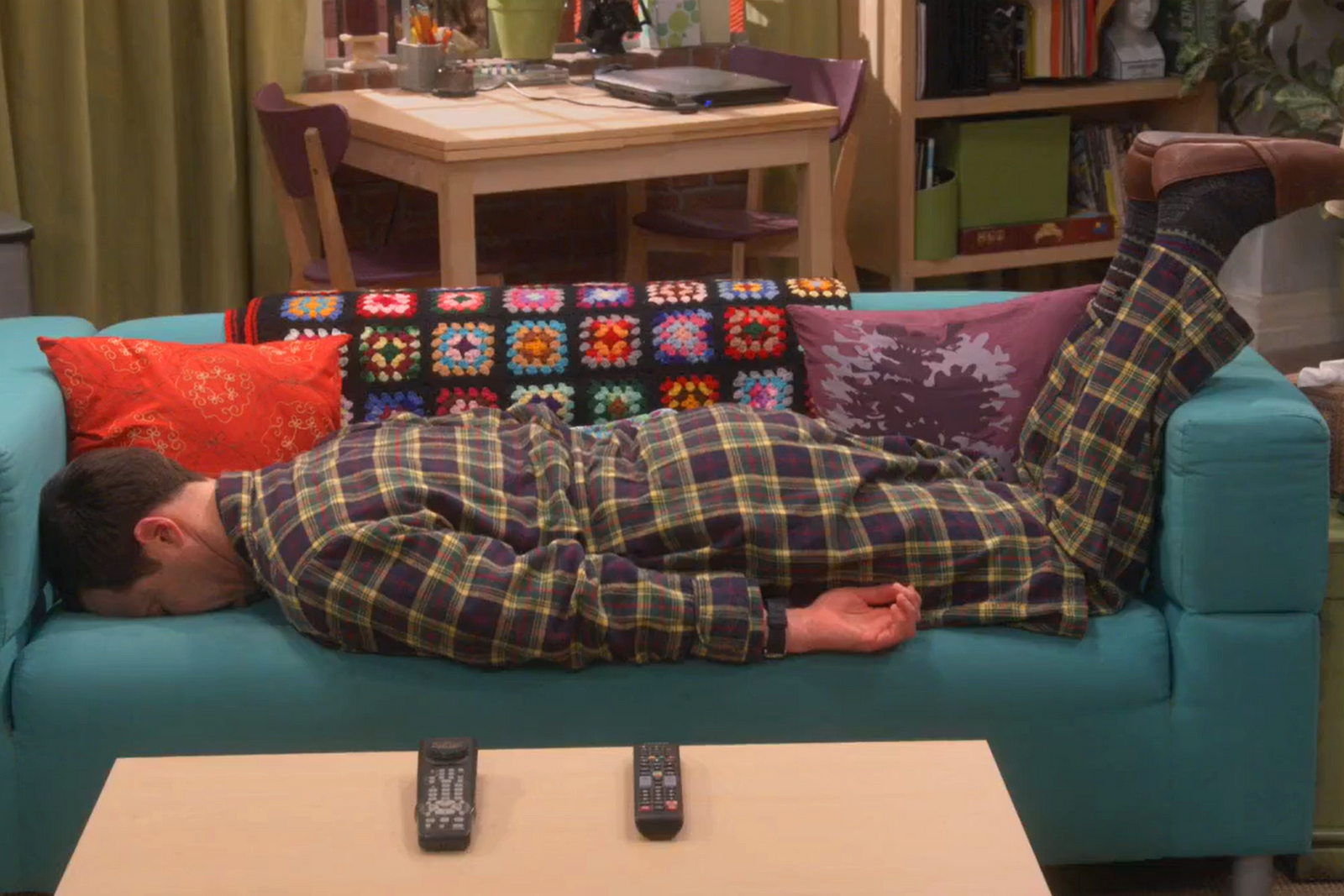 3-Иммунитет у мужчин реагирует на патогены позже чем у женщин. Кадр из сериала Теория большого взрыва.png