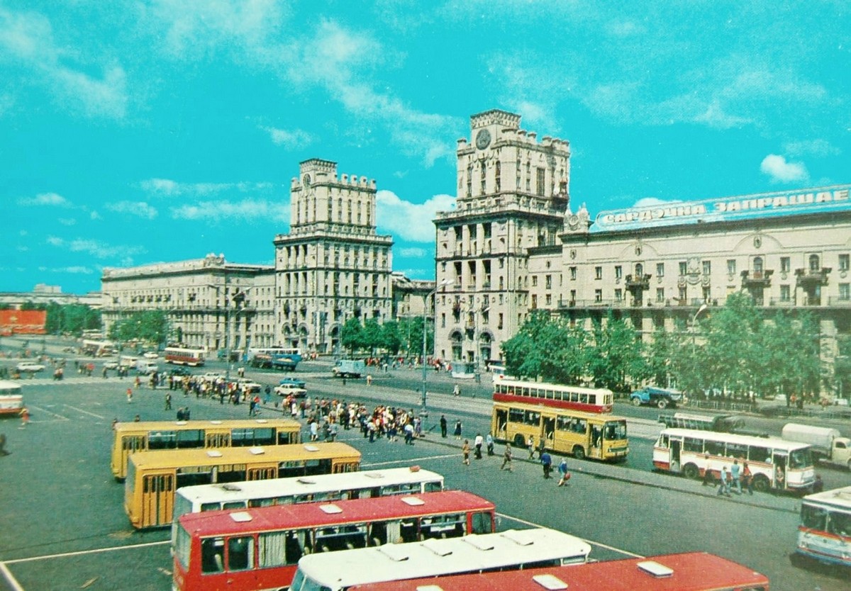1-Привокзальная площадь в Минске 1990-е.jpg