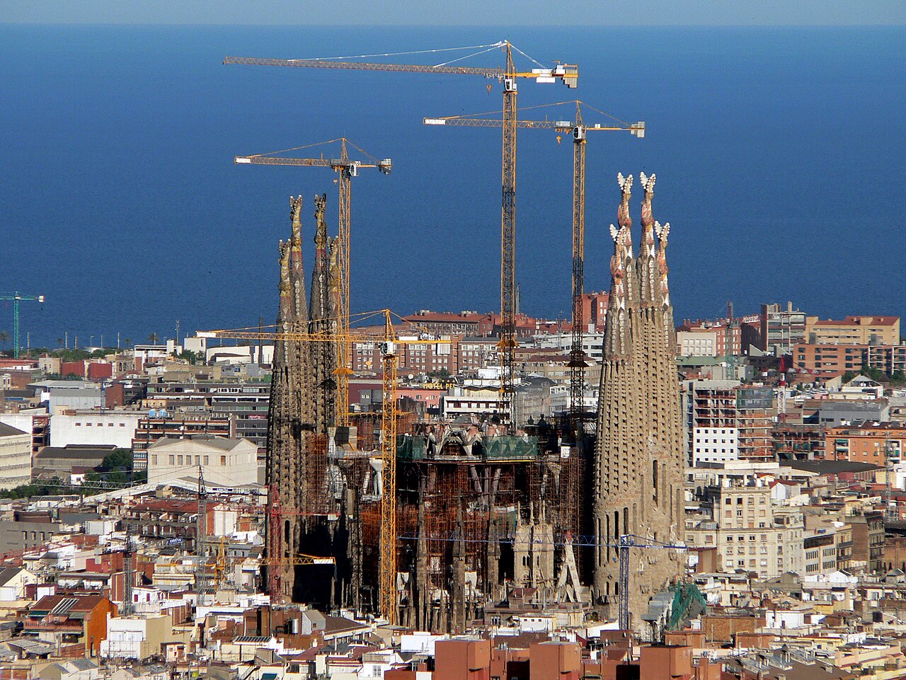 Vista_de_la_Sagrada_Família_des_del_Parc_Güell_el_2008.JPG
