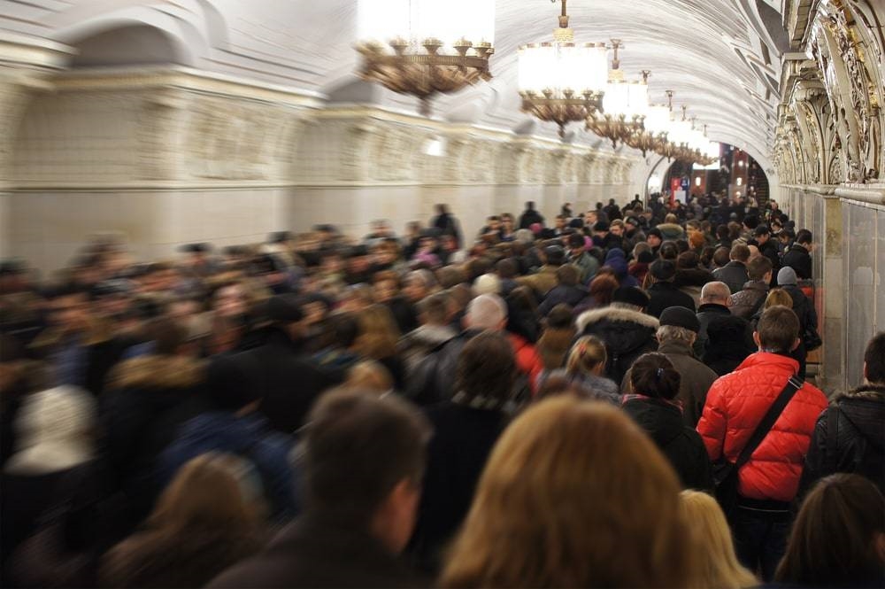 люди в метро.jpg