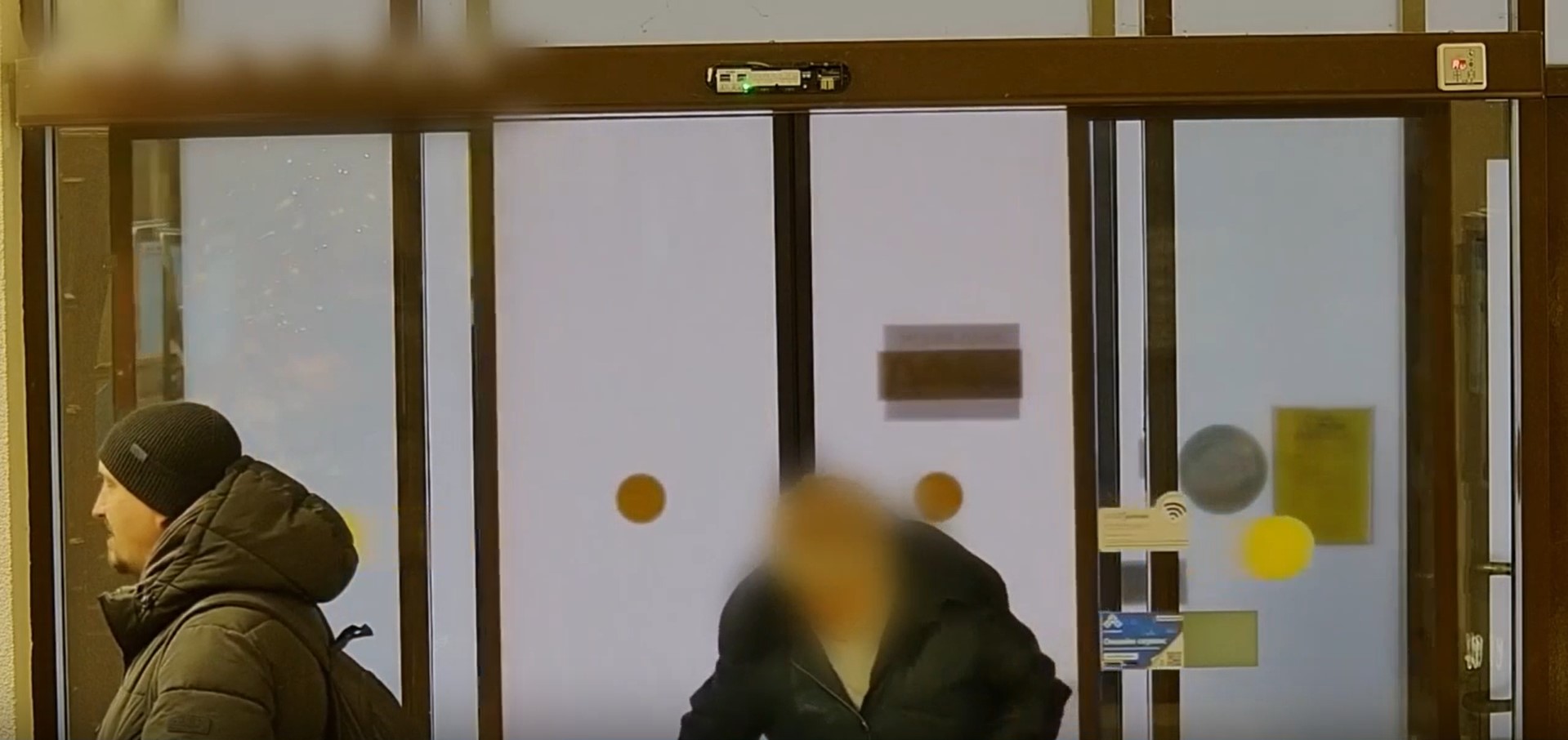 80-летняя пенсионерка едет в аэропорт