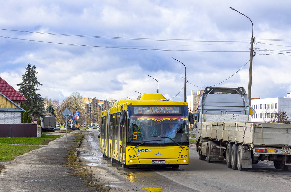 машины в городе