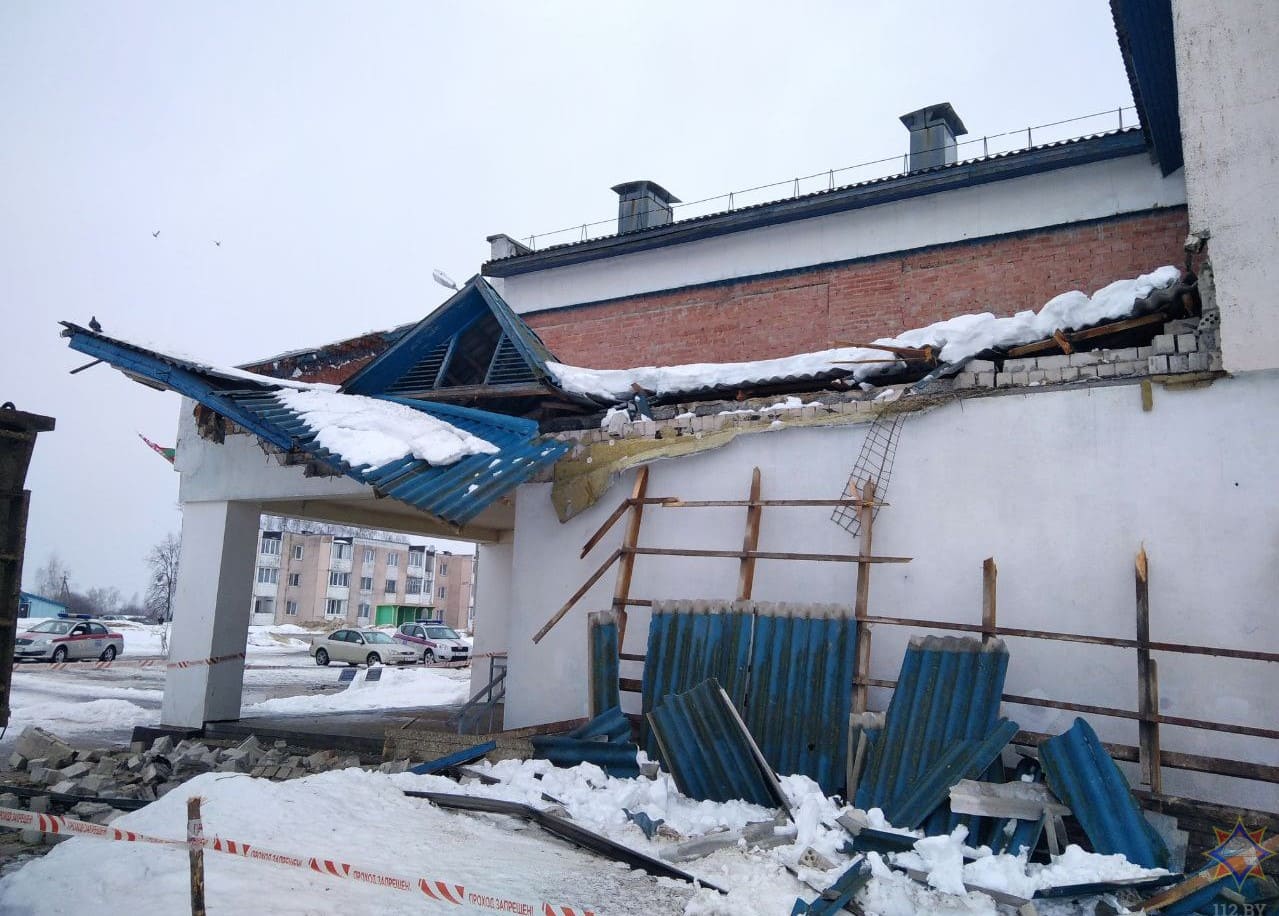 обрушилась крыша ТЦ