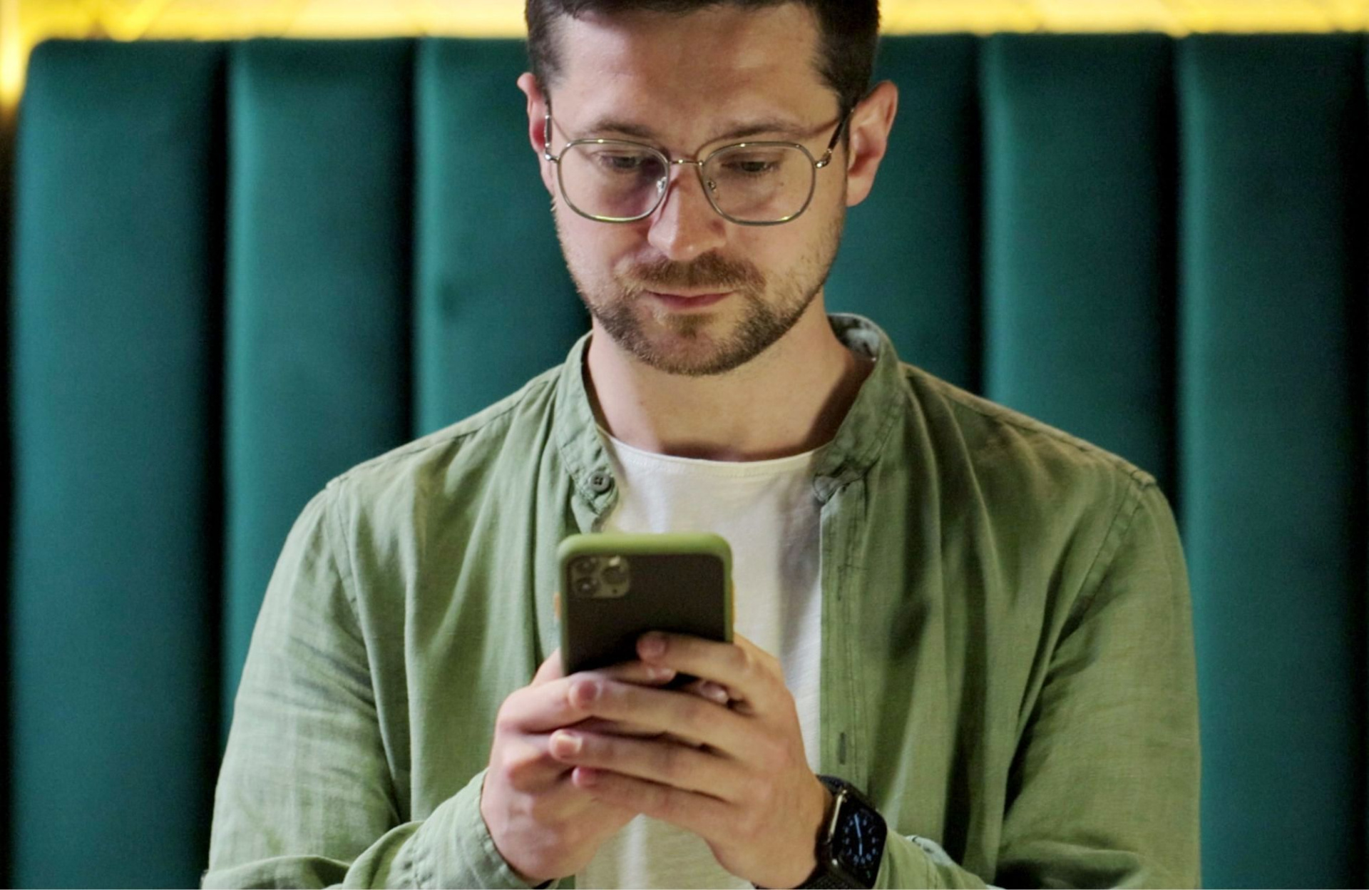 Мужчина с телефоном