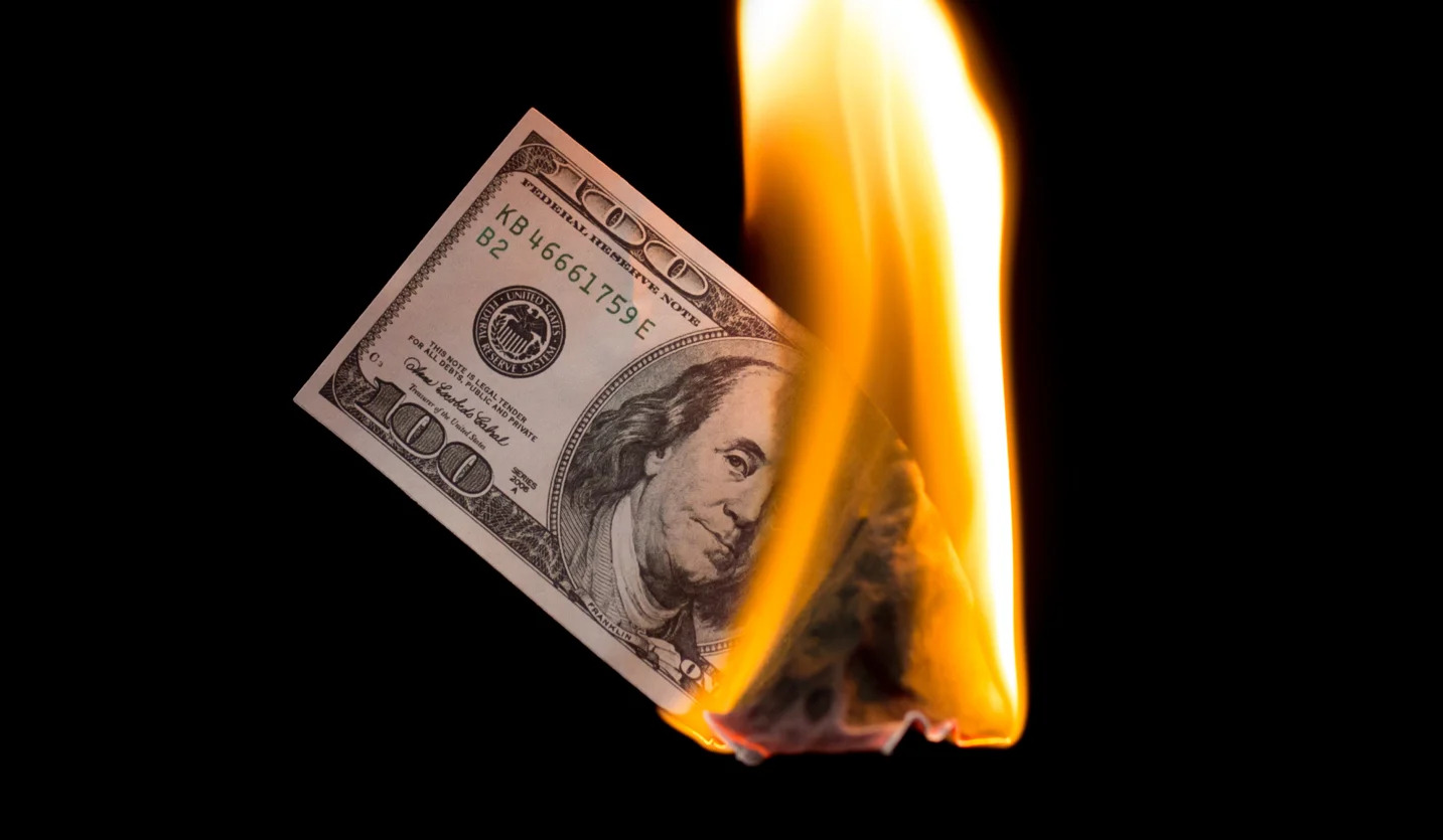 доллар горит