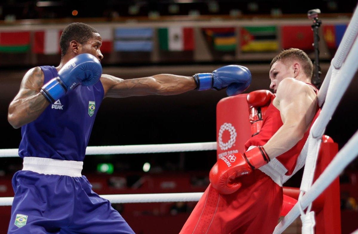 1-Дмитрий Асанов (справа) на любительском ринге.jpg