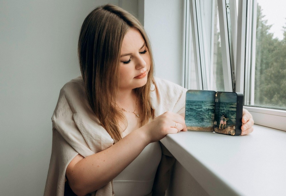 6-Екатерина Устинович и коробочки воспоминаний.jpg