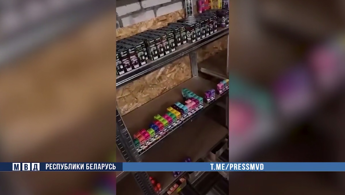 гараж, вейпы.jpg