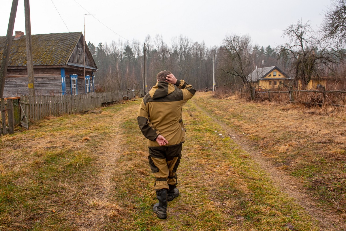 Парень построил дом из глины 5.jpg