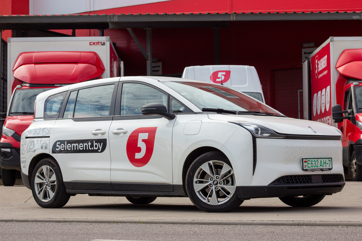 1200x800-nat-working-_0004_Layer 5.jpg