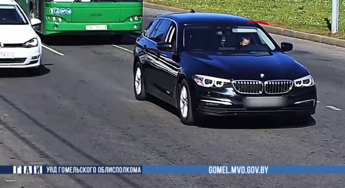 4-лектний ребенок за рулем БМВ.jpg