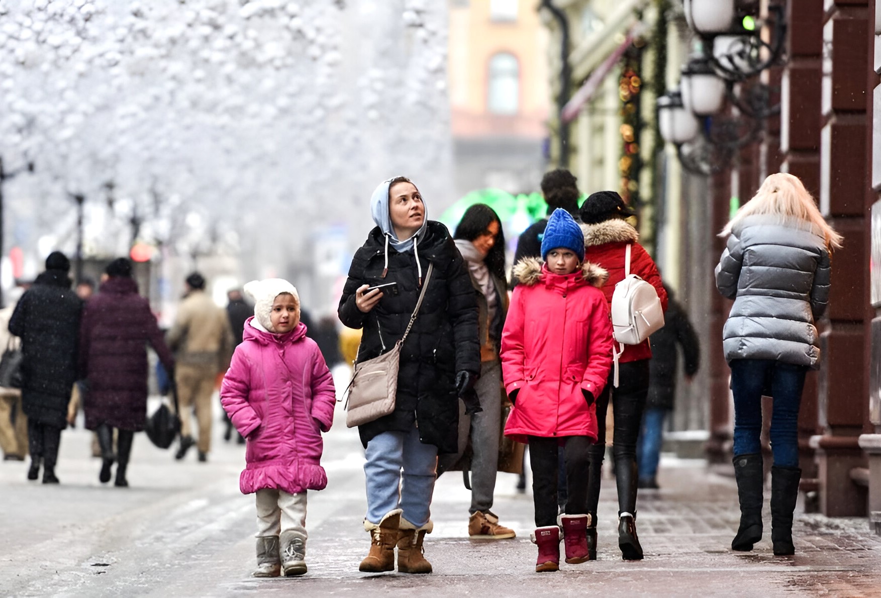 Люди в городе.jpg