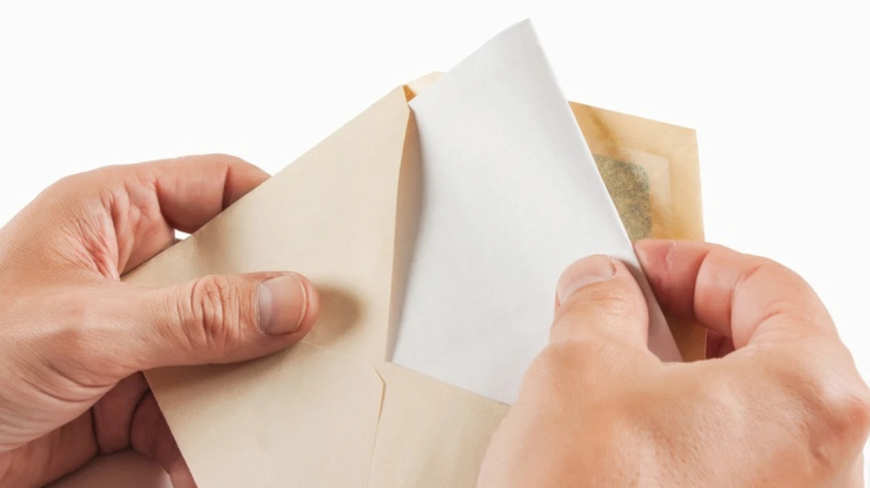письмо в руках
