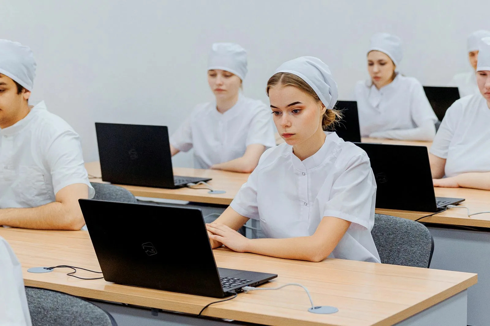 студенты в медвузе