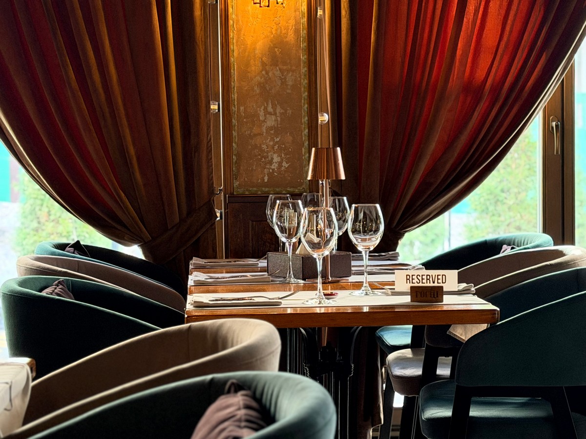 9-Столик в ресторане Гости.jpg