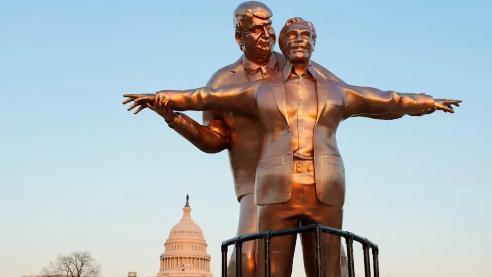 Трамп, Эпштейн, статуя.jpg