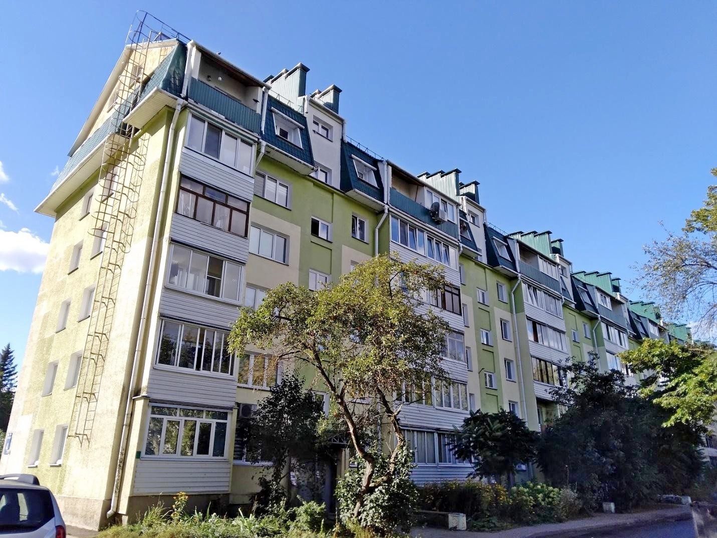 15-Модернизированная брежневка с мансардой.jpg