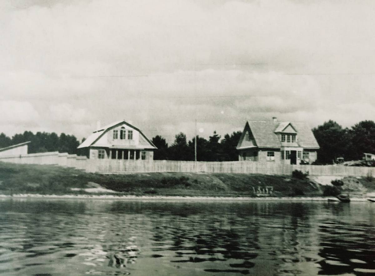 5-Дачи Михася Лынькова и Аркадия Кулешова озеро Нарочь 1954 год.jpg