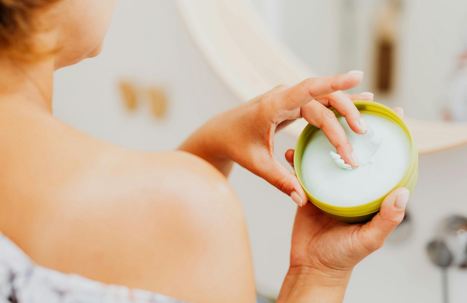 9-После снятия тейпов можно нанести на кожу увлажняющий крем.jpg