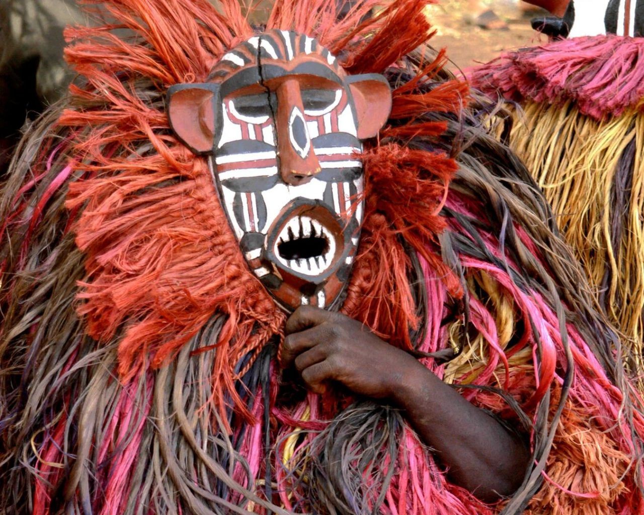 Маска африканского колдуна.jpg