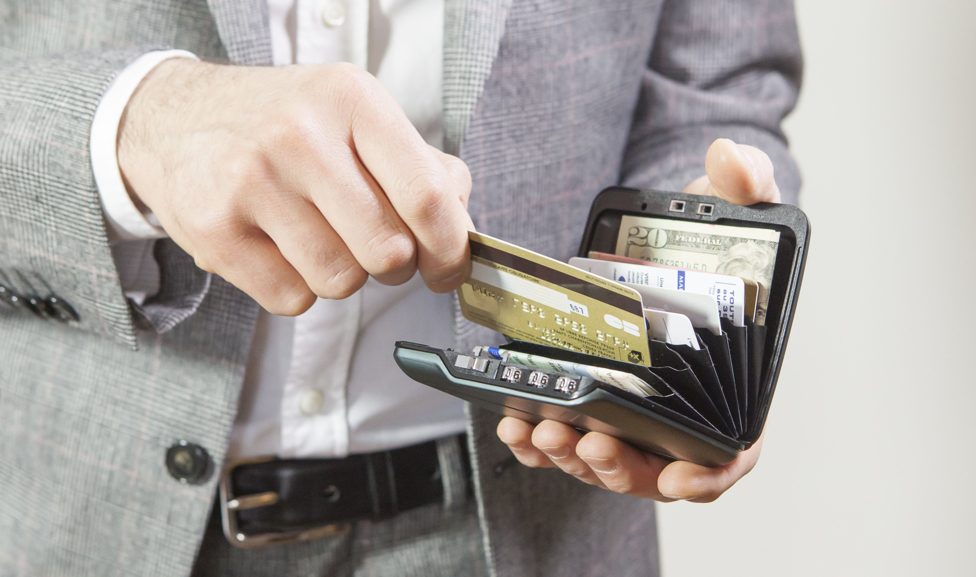 Карты и деньги