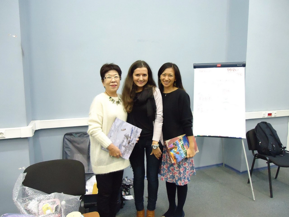 12-Мила Игнатик с основательницей DECO Clay Craft Academy Kazuko Miyai и Yukiko Miya.png