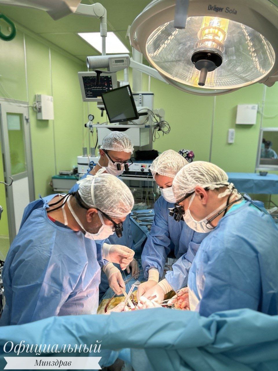 операция новорожденному.jpg