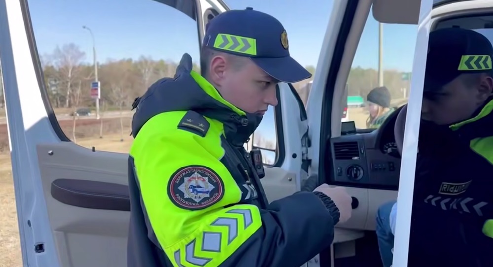 сотрудник ГАИ сотрудник ГАИ.jpg