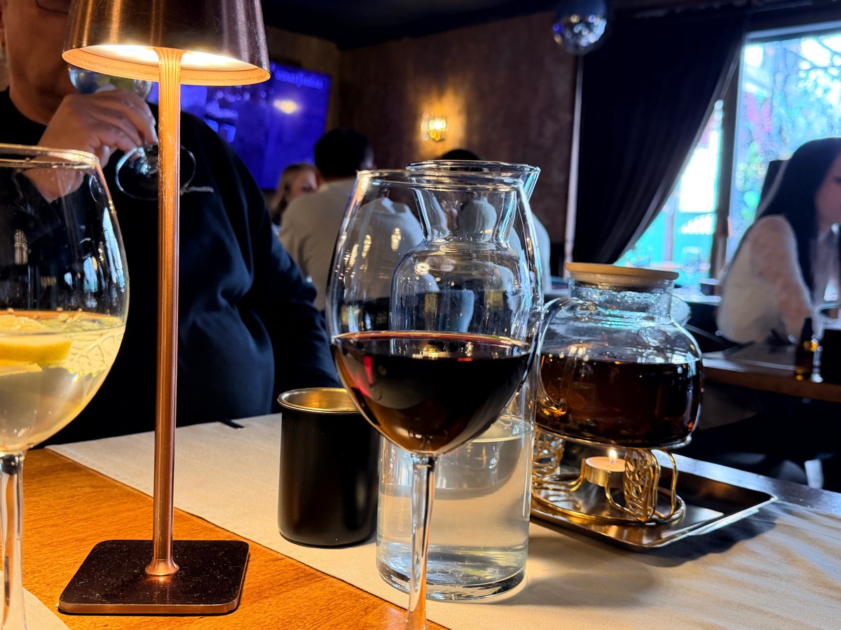 3-Вино в рестопабе Госці.jpg