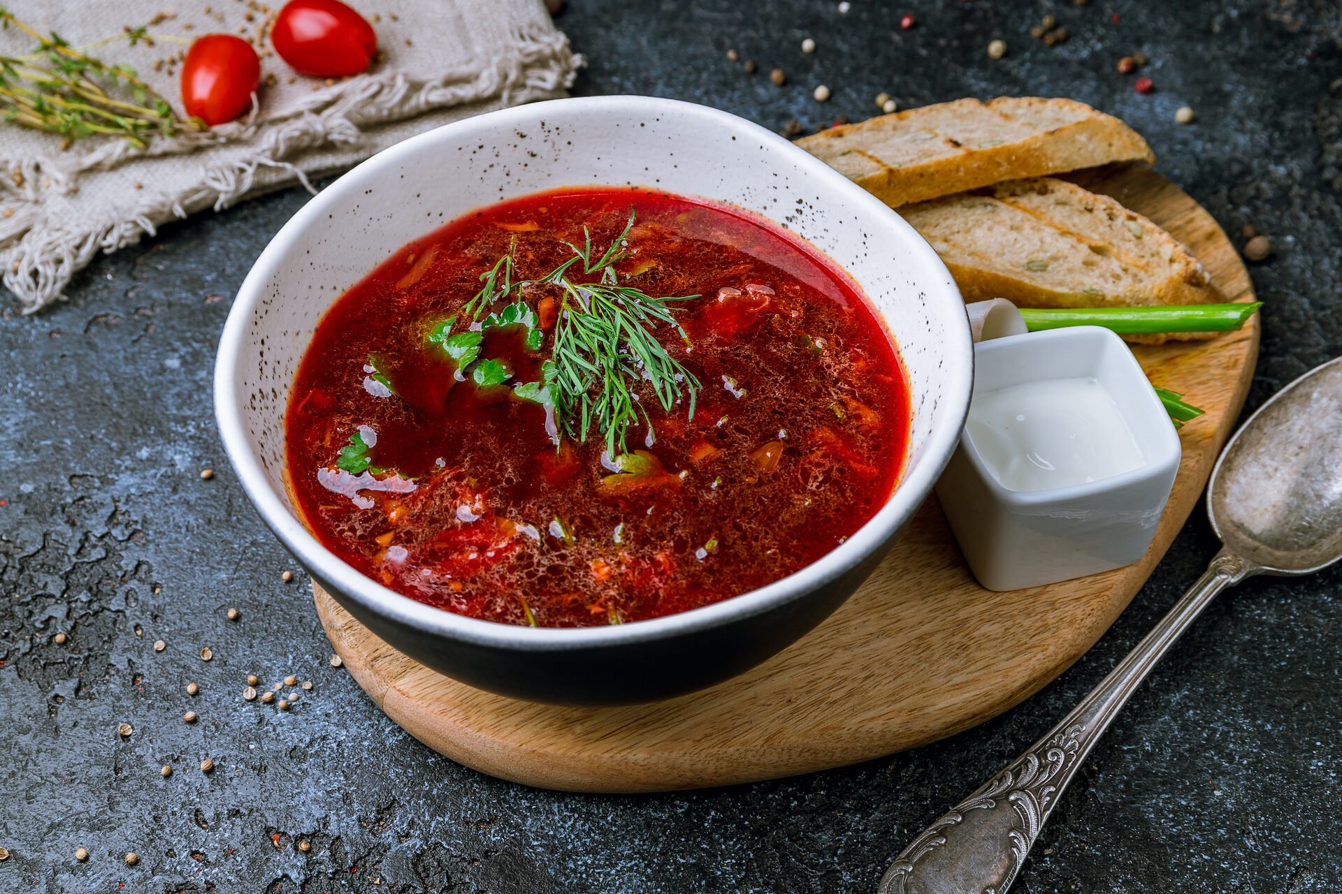 борщ в тарелке