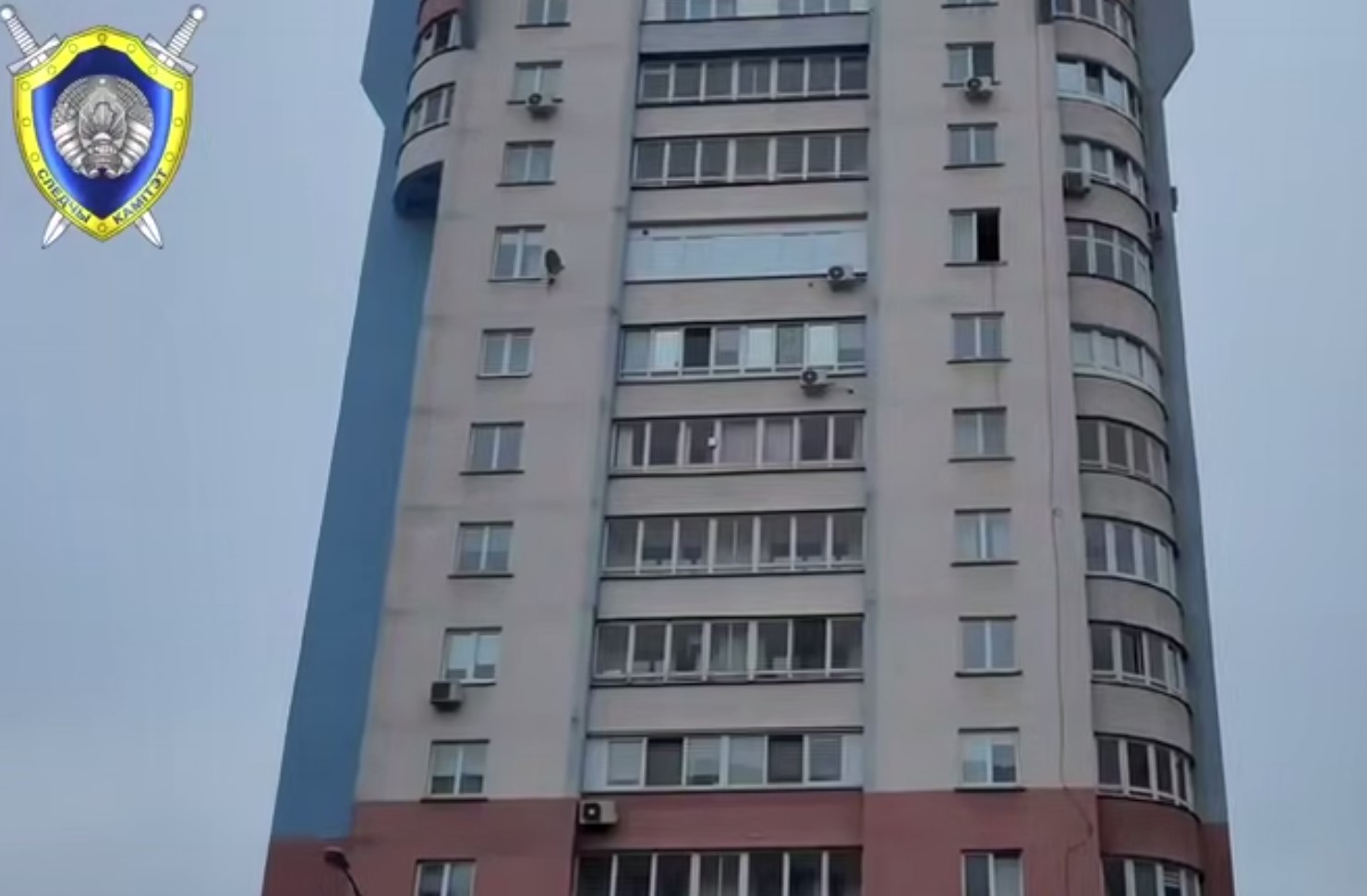 многоэтажка, на которой висел труп