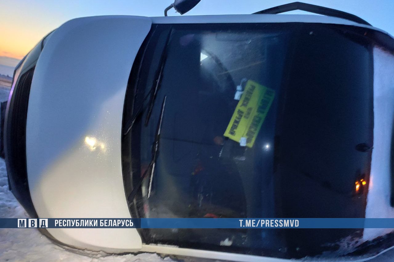 автобус опрокинулся в Пуховичском районе