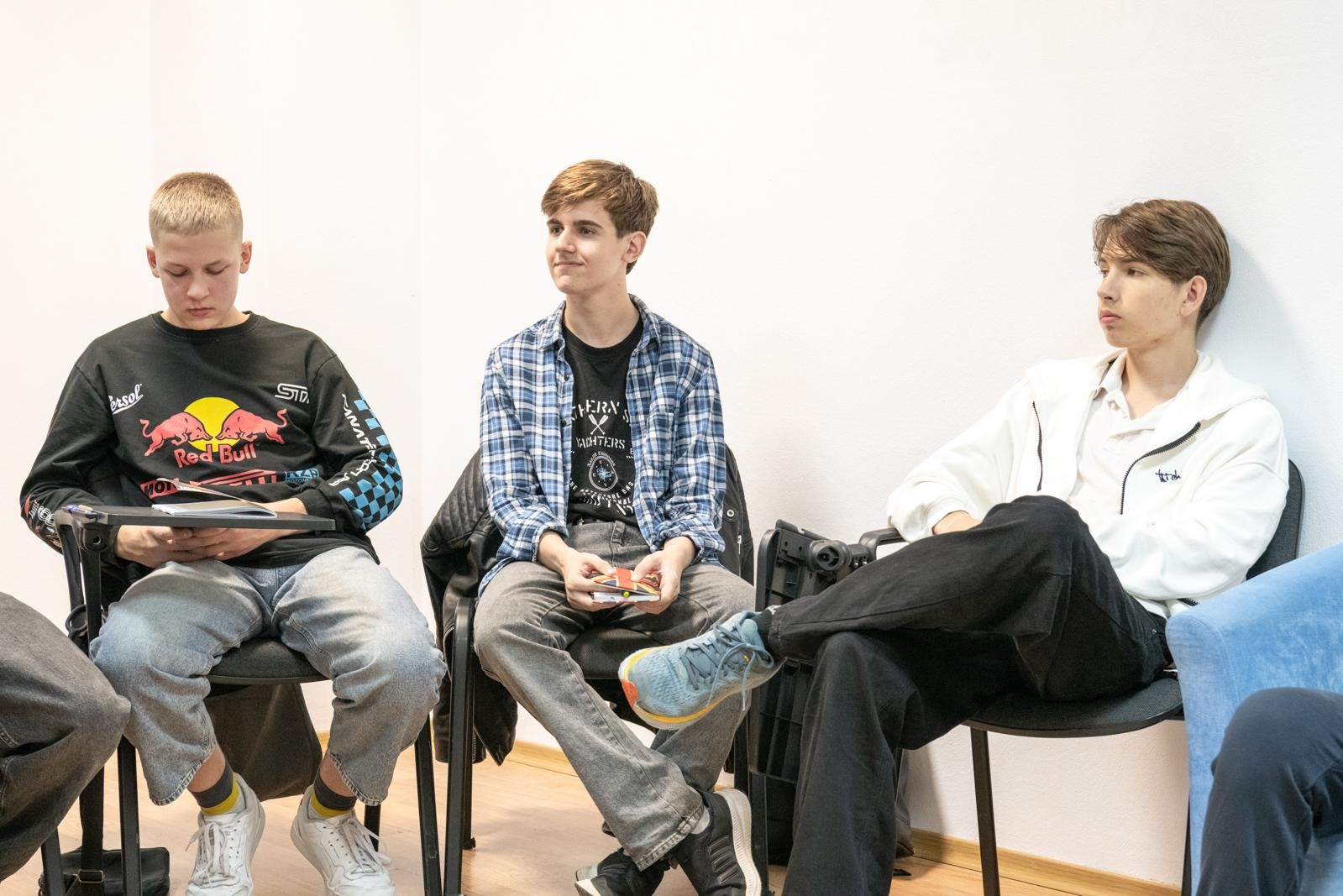 1-Групповое занятие Уроки мудрости и мужества в центре развития Друзья проводится для парней 14-17 лет.jpg