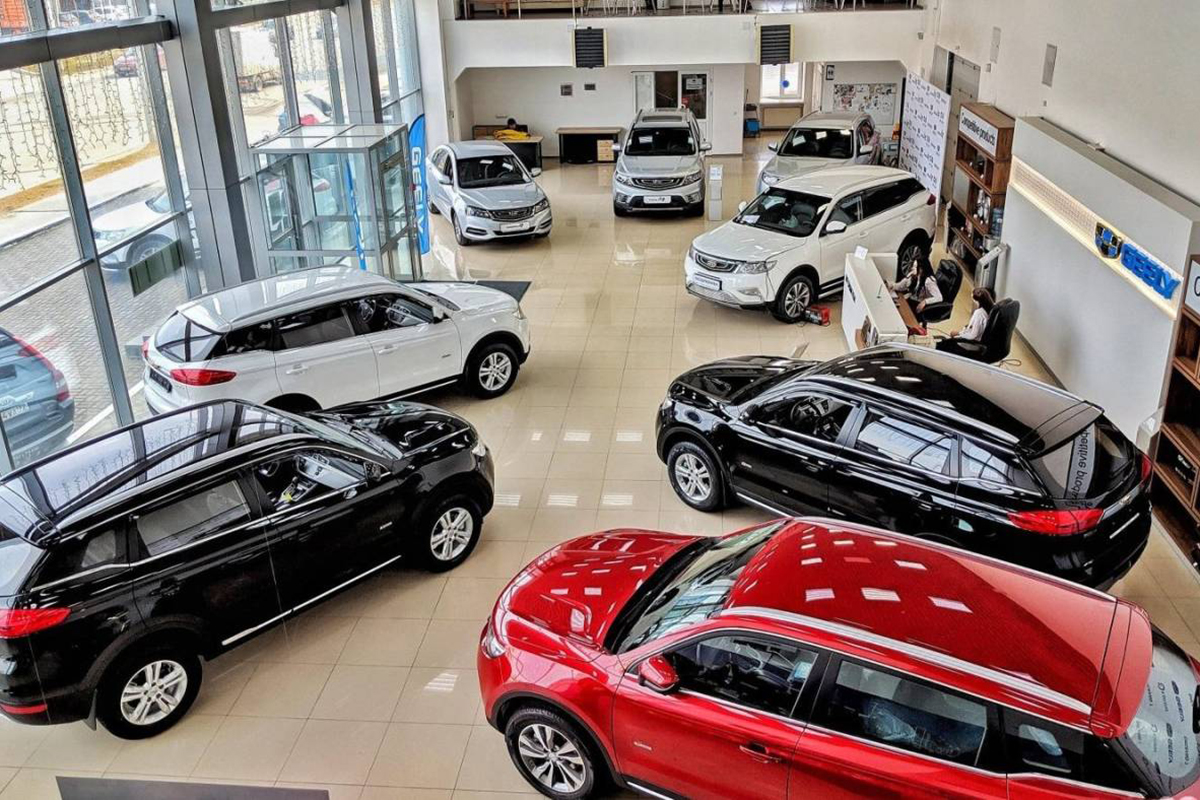 Автосалон Geely в России