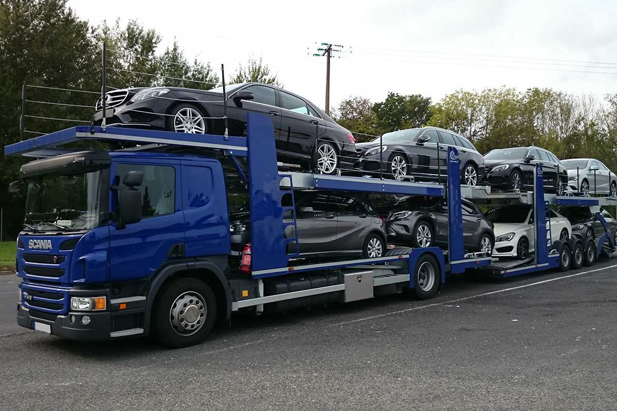 Машины на автовозе