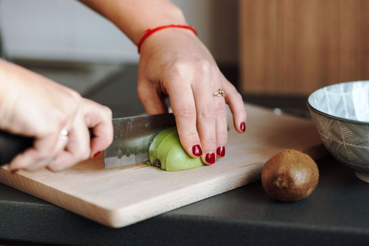 режем яблоки