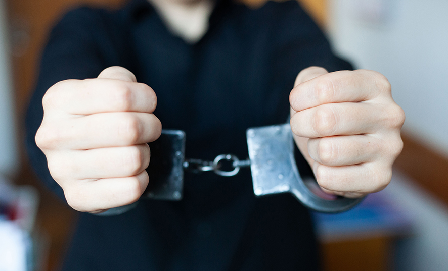 в наручниках.jpg