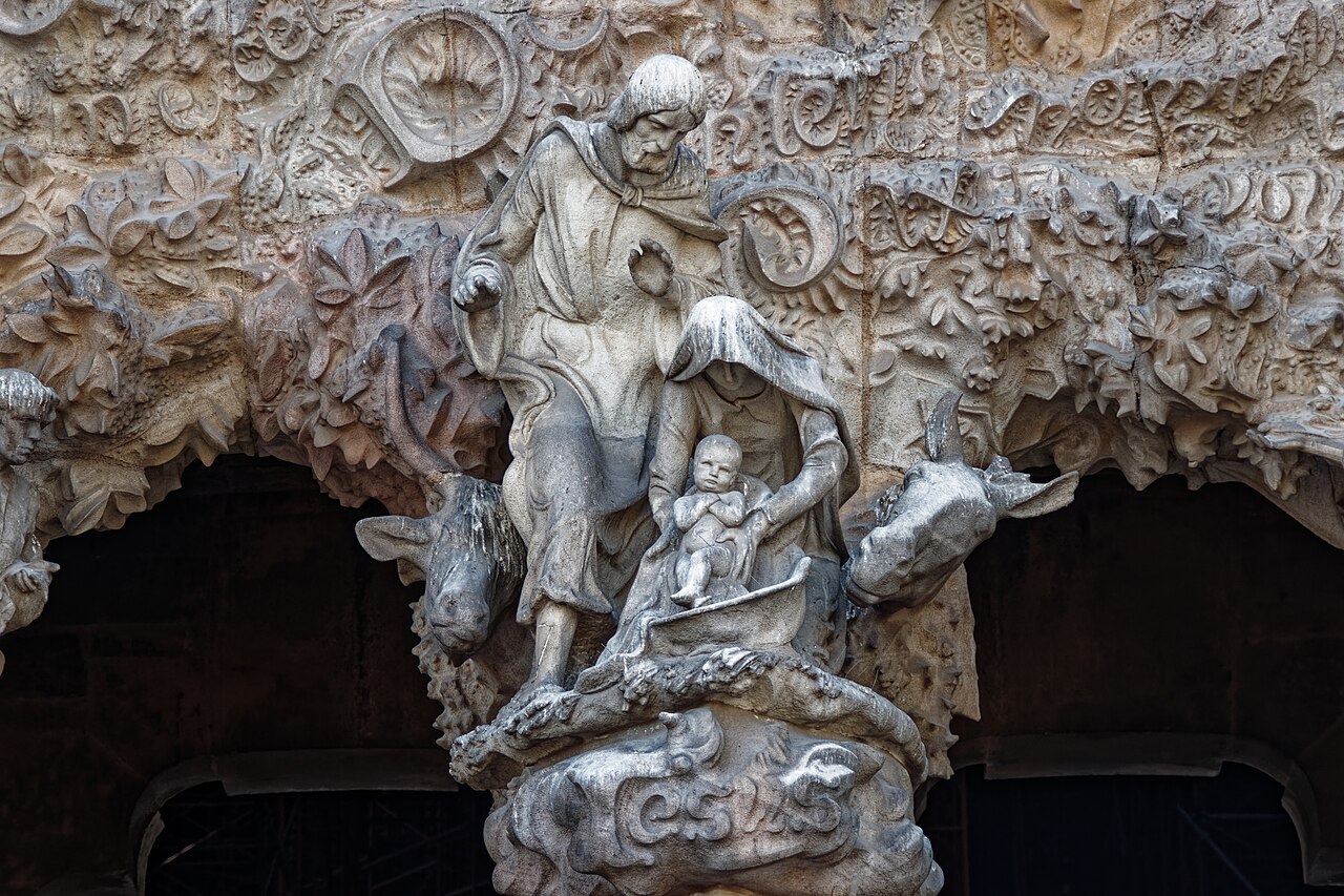 Barcelona_-_La_Sagrada_Família_-_Centre_of_Nativity_Façade_-_Ox,_Father_Joseph,_Child_Jesus,_Mother_Mary,_Donkey.jpg