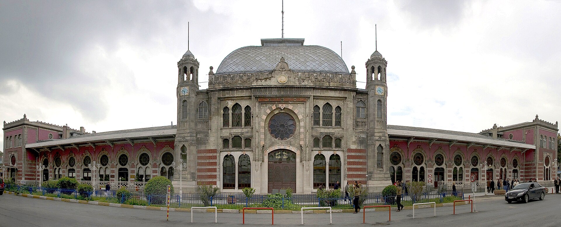 Bahnhofsfront-Istanbul-Sirkeci_retouched_2.jpg