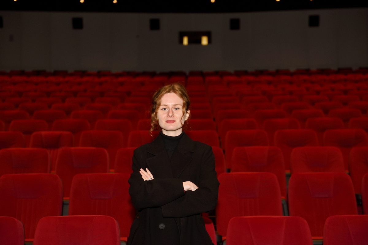 30-Ольга в кинотеатре Москва.JPG