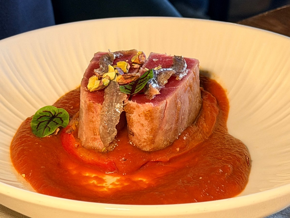 7-Тунец с печеными перцами и анчоусами.jpg