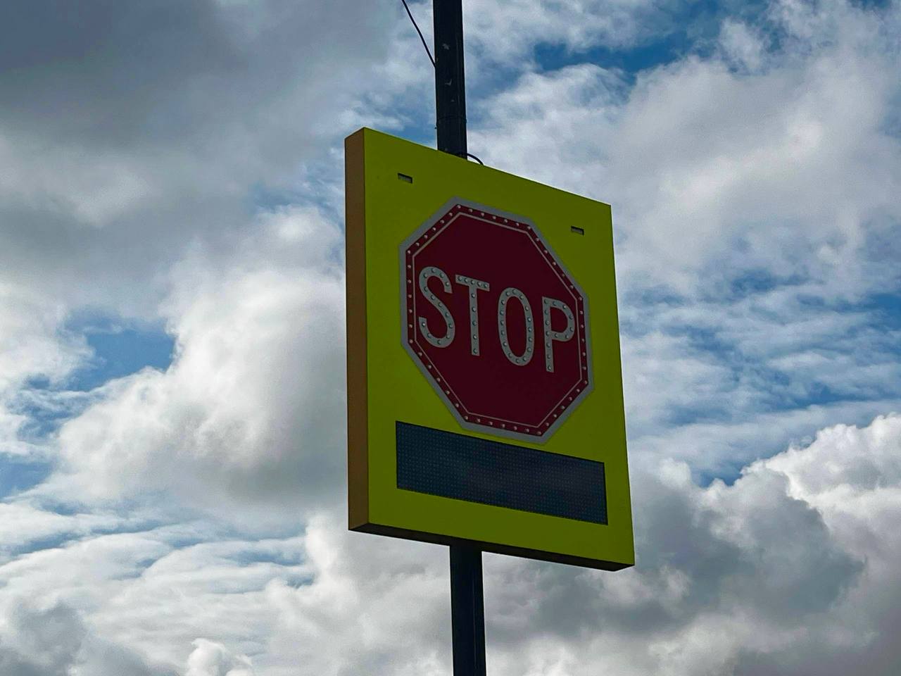 умный знак Stop