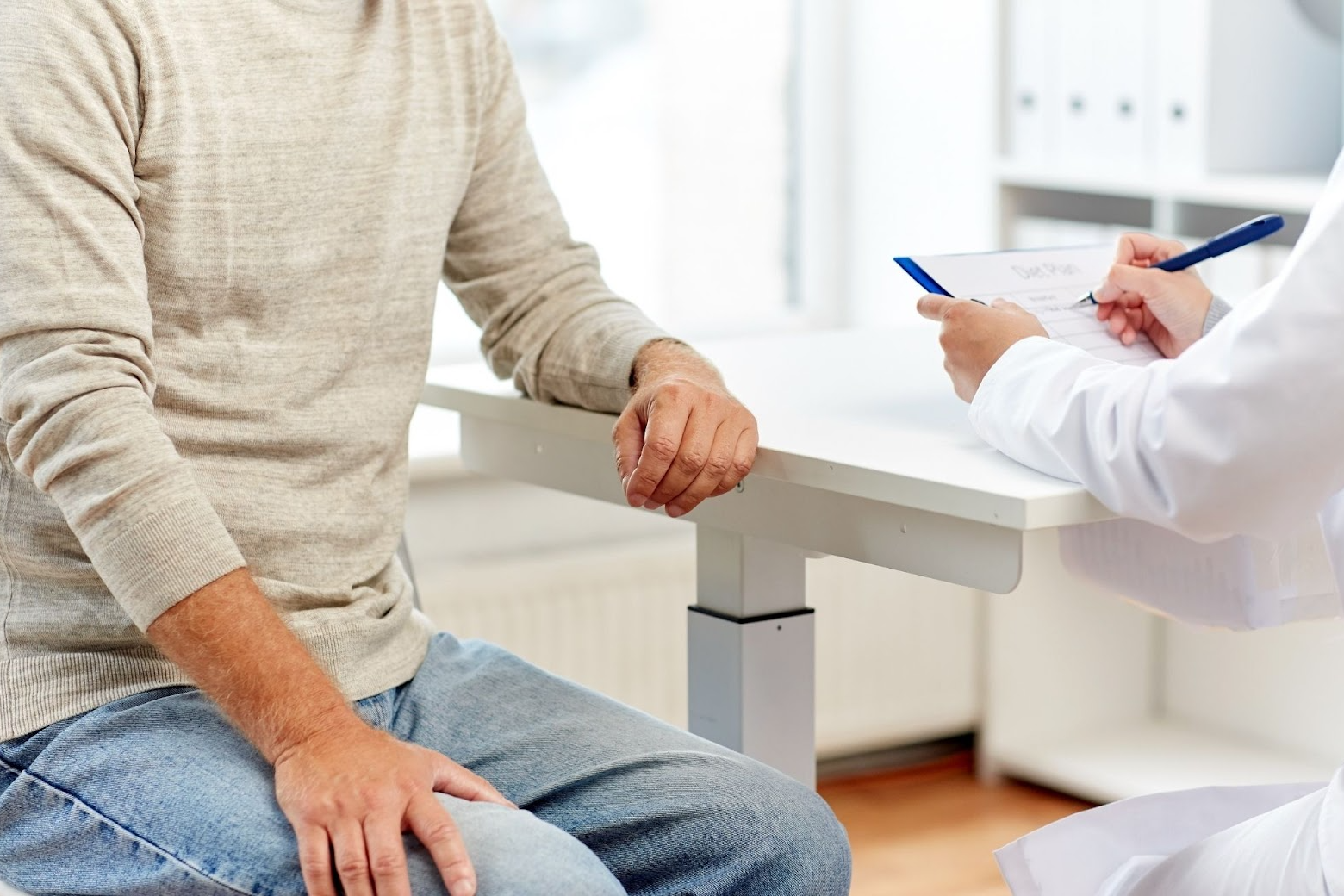 4-Мужчина на приеме у врача.png