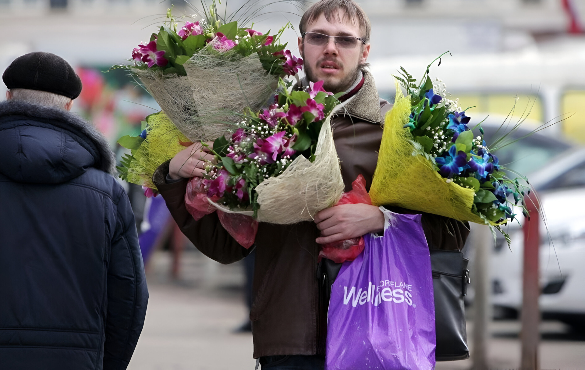 Мужчина с цветами