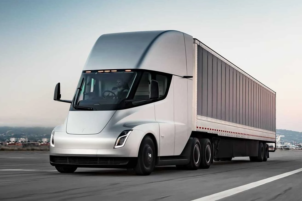 Автопоезд Tesla Semi