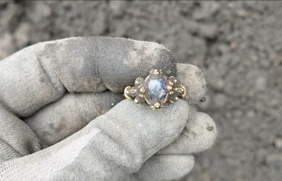 кольцо сразу после находки