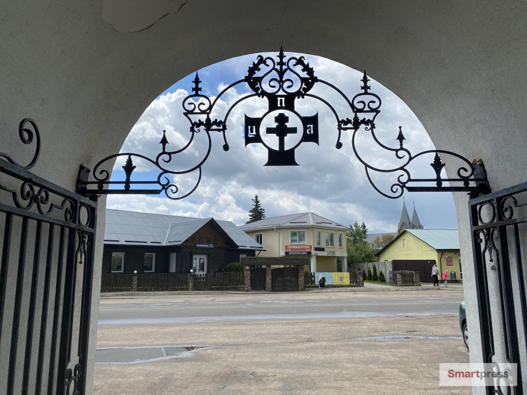 религия православие арка ворота.jpeg