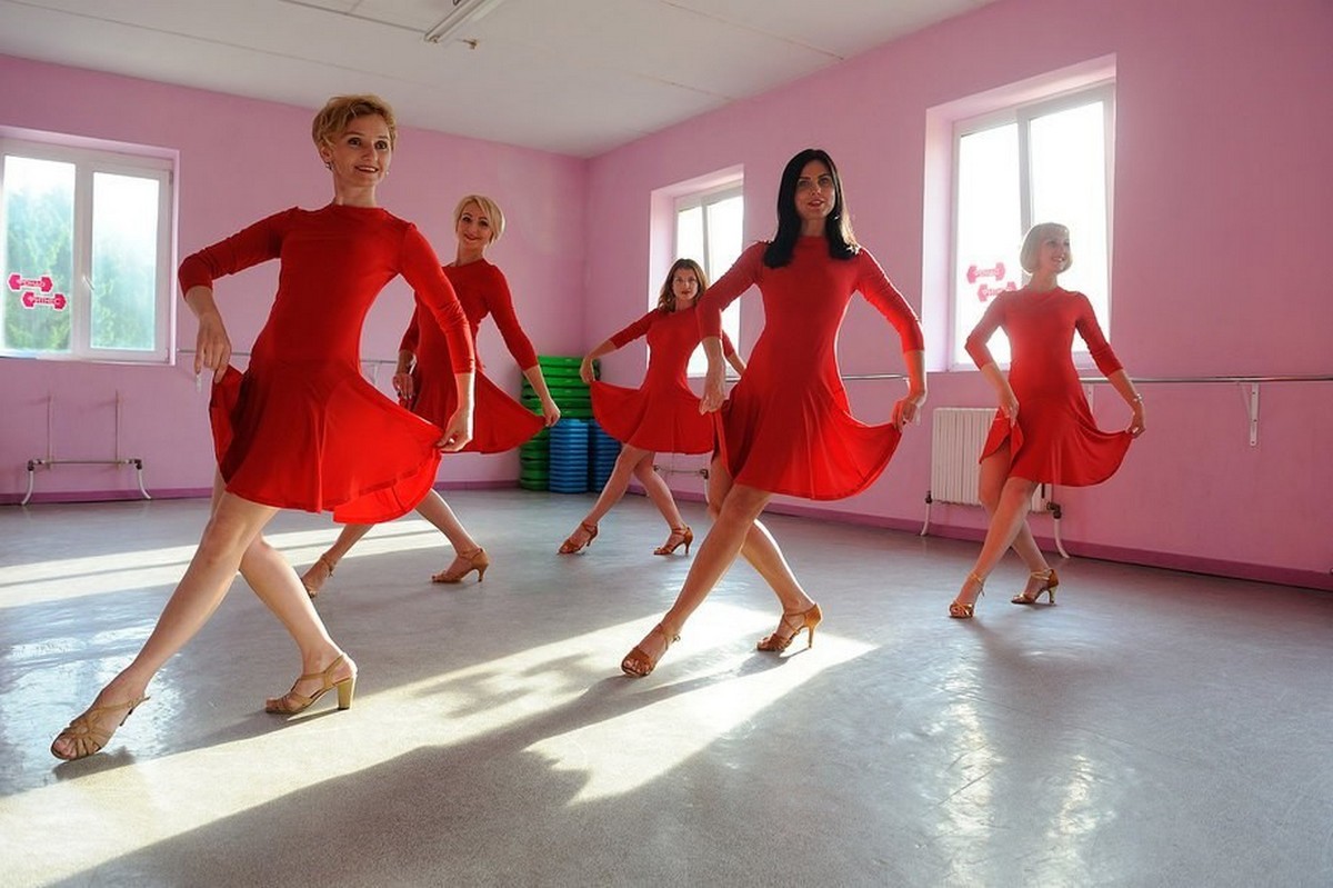 Ольга Михайлова со своим ученицами.jpg