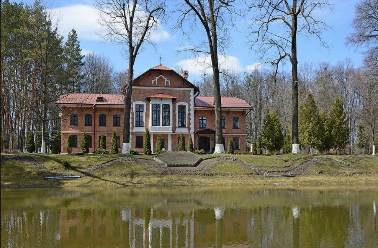 Охотничий домик в парке под Гомелем